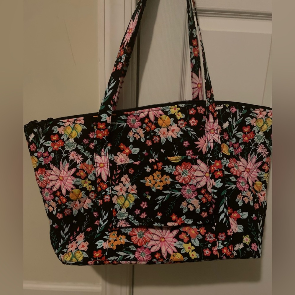 Large Vera Bradley Travel Bag WITH Makeup Case! Gently used!